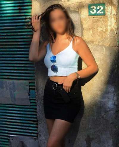 Mersin'in Zarif ve Bakımlı Mersinde Escort Kızı: Sarı Saçlı, 75 Kg, 168 Cm Boyunda ve Balı