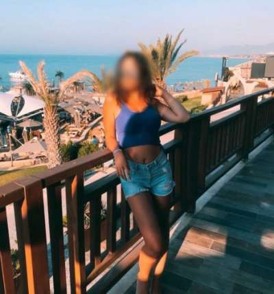 Mersin'in Zarif ve Bakımlı Mersinde Escort Kızı: Sarı Saçlı, 75 Kg, 168 Cm Boyunda ve Balı