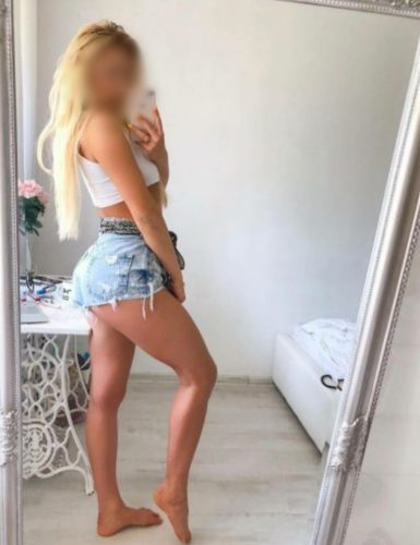 Mersin Mezitli'den Balık Etli Kumral Saçlı ve Sakin Stil Escort Bayan: 51 Kg ve 157 Cm Boy