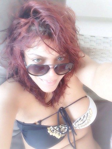 Mersin Mezitli: Kızıl Saçlı ve Bakımlı Escort Bayan'ın Asil Stili: 161cm, 72 Kg İnce Güzel