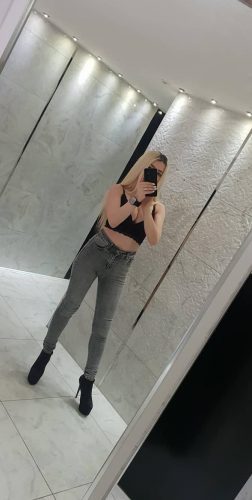 Mersin Mezitli'nin Huzurlu ve Fit Güzel: 84 Kg ve 169 cm'lik, Kumral Saçlı, Sakin Bir Mezi