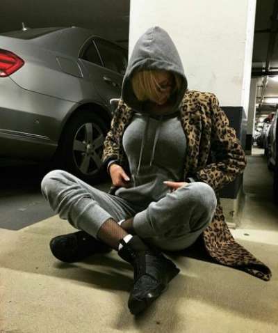 Mersin Mezitli'nin Neşeli, Kızıl Saçlı ve İnce Vücutlu Escort Bayanı: 50kg, 178cm