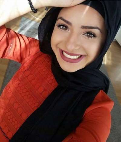 Mersin Silifke'nin Eşsiz Escort Bayanı: Kızıl Saçları, Balık Etli Vücudu ve Sakin Stiliyle