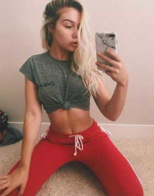 Mezitli'nin Şehirli ve Zarif Escort Bayanı: Kızıl Saçlı, 61kg ve 161cm Boyunda