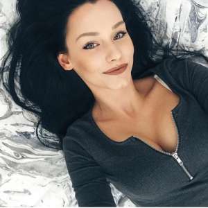 Mersin Akdeniz'den Sporcu ve Şehirli Escort Bayan: Kızıl Saçlı, 62 kg ve 178 cm Boyunda