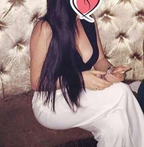 Mersin'de Estetik ve Şehirli Tarzı ile Escort Kız: Sarı Saçlı, Balık Etli, 66 Kg ve 168 cm