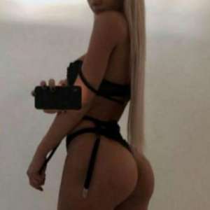 Mersin Erdemli'den Büyüleyici Siyah Saçlı Escort Bayan: Bakımlı, Fit ve 71kg, 177cm Boyund
