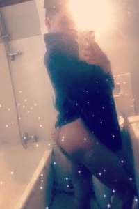 Mersin Erdemli'nin Çarpıcı Güzelliği: Kızıl Saçlı, Zarif Vücutlu ve Neşeli Tarzdaki Escort