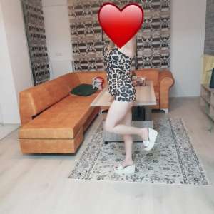 Mersin Escort Bayan: Siyah Saçlı, İnce Bedeni ve Zarif Tarzıyla - 81 kg, 166 cm