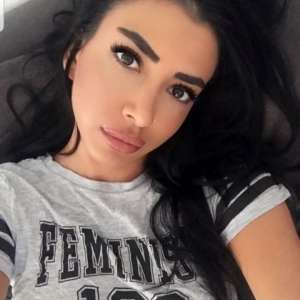 Mersin'in Asil ve Göz Alıcı Escort Bayanı: 175 cm, 80 Kg, Bal Köpüğü Saç ve Balık Eti Stil