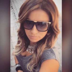 Mersin'in Büyüleyici Baş Döndürücüsü: Akdeniz Escort Bayan – Siyah Saçlar, Fit Vücut ve Za