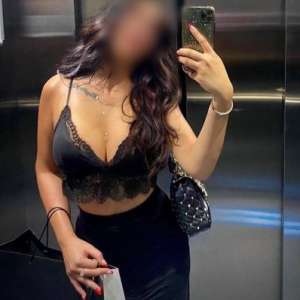 Mersin'in Cana Yakın Güzeli: Bal Köpüğü Saçlı, 69 Kg Ağırlığında, 162 cm Boyunda Sportif v