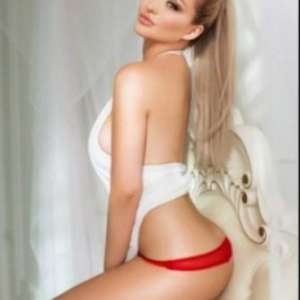 Mersin'in Çekici Mezitli Prensesi: 75 Kg ve 165 Cm'lik Kızıl Saçlı, Balık Etli ve Çekici M