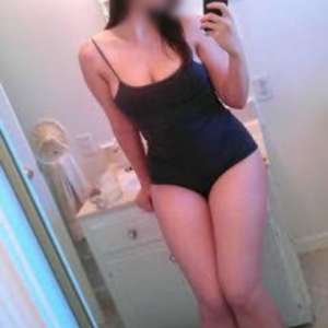 Mersin’in Ela Gözlü Rüzgarı: Neşeli Stili ve Bal Köpüğü Saçlarıyla Mezitli Escort Bayan -
