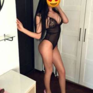 Mersin'in Eşsiz, Bakımlı ve Zarif Güzeli: Silifke Escort Bayan - 60kg, 176cm ve Kızıl Saçl