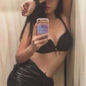 Mersin'in Göz Alıcı Güzeli: Erdemli Escort Bayan - Bal Köpüğü Saçları, Sıkı Vücut ve Bakım