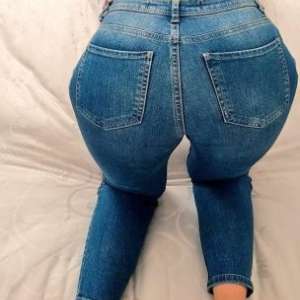 Mersin'in Kumral Saçlı, Neşeli ve Zarif Güzeli: 72 Kg ve 164cm Boyundaki Mersin Escort