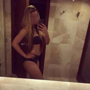 Mersin'in Mezitli Bölgesinin Zarif ve Çekici Escort Bayanı: 154 cm, 63 Kg, Siyah Saçlı