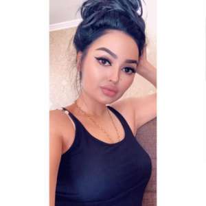 Mersin'in Mezitli İlçesinden Fit Vücutlu, Şehirli Tarzıyla Göz Alan Escort Bayan: Siyah Sa