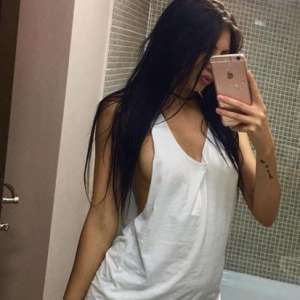Mersin'in Neşeli, Sporcu ve Doğal Aydınlığı: Erdemli Escort Bayan, Kumral Saçlı, 65 Kg ve