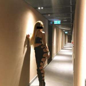 Mersin'in Neşeli ve Sarışın Escort Bayanı: İnce Bedenli, 178 cm Boy, 78 kg