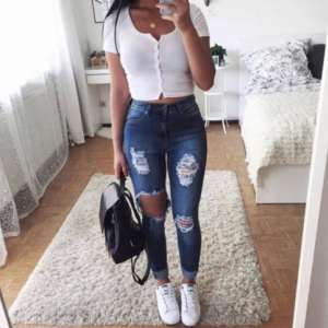 Mersin’in Olağanüstü Güzeli: Mersin Escort Bayan – Siyah Saçlar, Fit Vücut ve Sakin