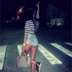 Mersin'in Rüzgar Gibi Geçen Kumral Saçlı, İnce Vücutlu ve Neşeli Escort Kızı