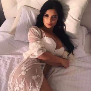 Mersin'in Tutkulu İhtişamı: Erdemli'nin Zarif ve Fit Vücutlu Escort Bayanı