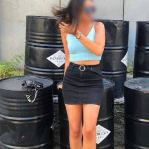 Mersin'in Zarif ve Bakımlı Mersinde Escort Kızı: Sarı Saçlı, 75 Kg, 168 Cm Boyunda ve Balı