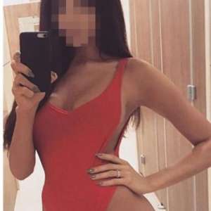 Mersin'in Zarif ve Fit Hanımefendisi: Mersin Escort Kızlar - Kumral Saçlar, 82 kg ve 178 c