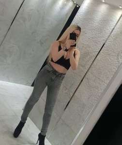 Mersin'in Zarif ve Tutkulu Güzel: Erdemli Escort Bayan - 50kg, 158cm, Kumral Saçlı