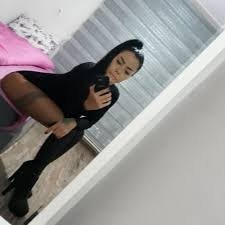Mersin Mezitli'de Uzun Siyah Saçlı ve Fit Vücutlu: Sakin Tarzda Escort Bayan