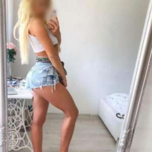 Mersin Mezitli'den Balık Etli Kumral Saçlı ve Sakin Stil Escort Bayan: 51 Kg ve 157 Cm Boy