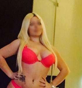 Mersin Mezitli'nin Kırmızı Başlı, Balık Etli ve Neşeli Escort Bayanı: Zarif Tarz ve Büyüle
