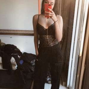 Mersin Silifke'nin Bakımlı ve Fit Güzeli: Bal Köpüğü Saçlı, 73 Kg ve 167cm Boyunda Escort