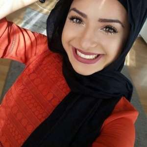 Mersin Silifke'nin Eşsiz Escort Bayanı: Kızıl Saçları, Balık Etli Vücudu ve Sakin Stiliyle