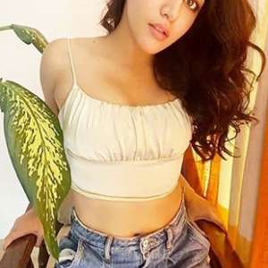 Mersin Tarsus'un Fırtına Gibi Escort Bayanı: Bal Köpüğü Saçlı, 64 Kg, 176 Cm, Fit ve Sakin