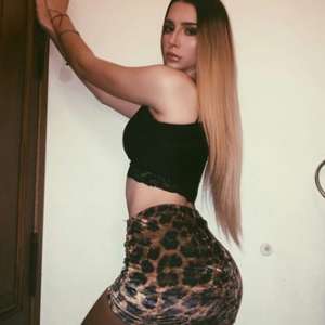 Mezitli'nin Dikkat Çekici ve Fit Bayanı: Siyah Saçlı, 72 Kg, 175 Cm Boyunda